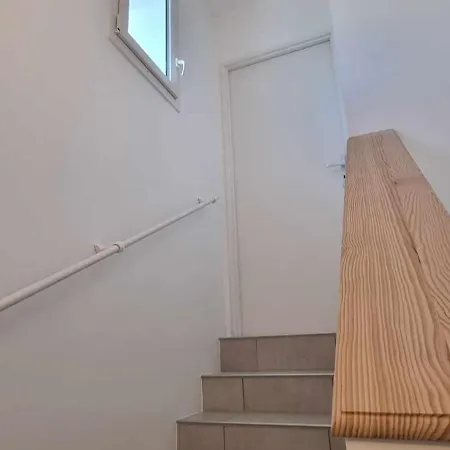 Apartment Neuf 39m2 Avec Balcon A 250m De La *