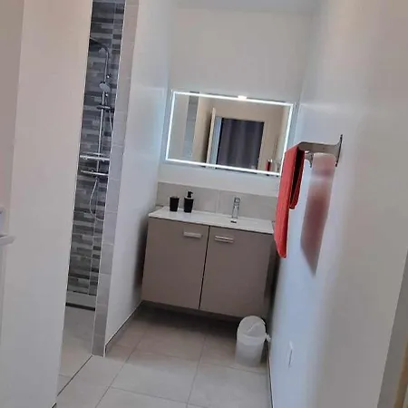 Neuf 39m2 Avec Balcon A 250m De La Apartment