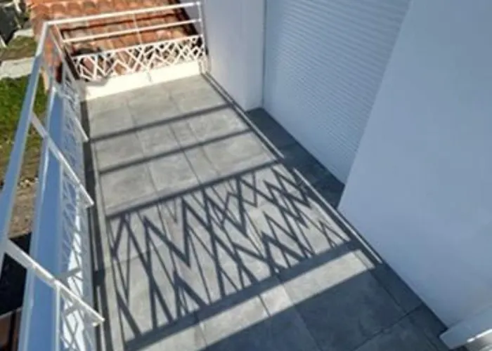 Neuf 39m2 Avec Balcon A 250m De La *